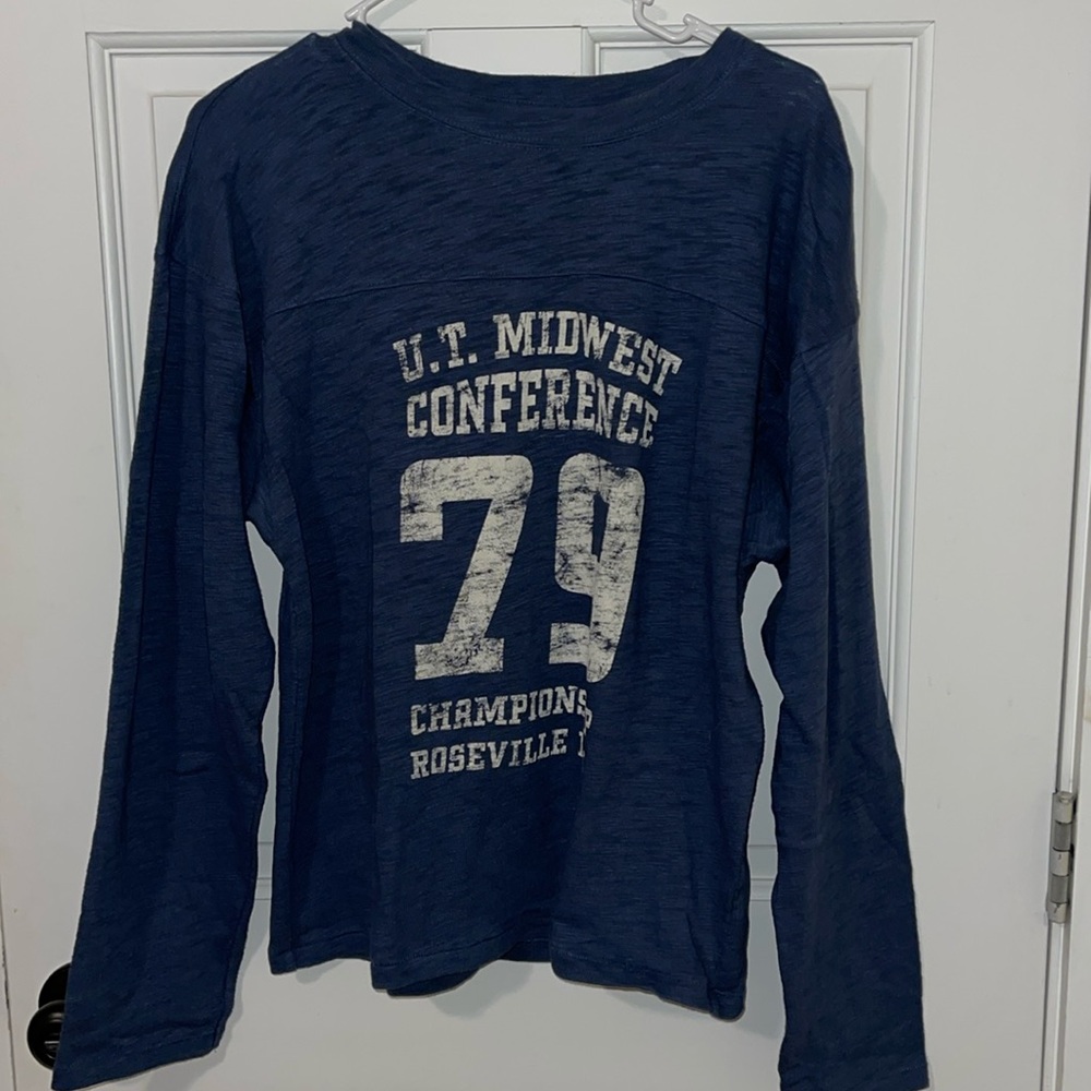 Universal thread long sleeve t-shirt